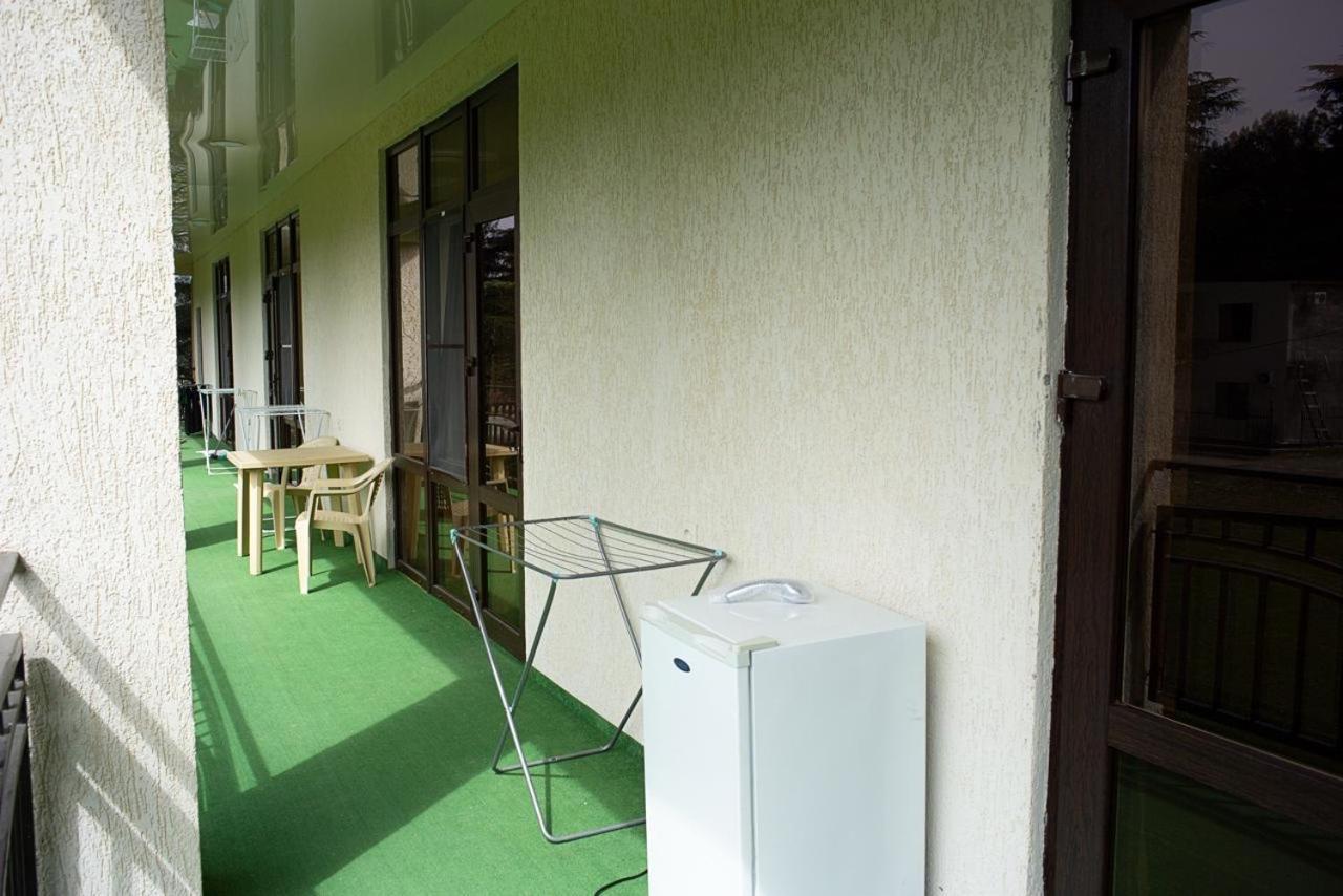 Emili Hotel Pizunda Exterior photo